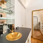 아파트 Garconniere