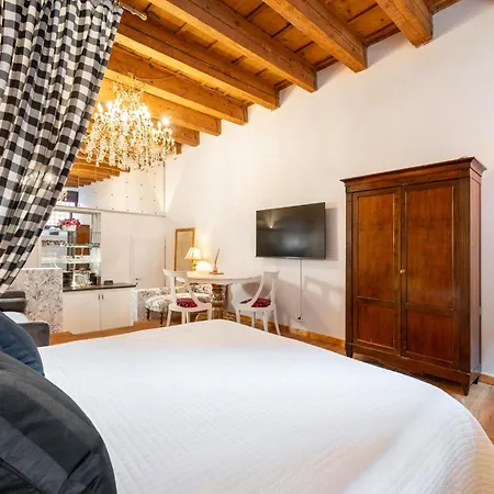 Garconniere Rome